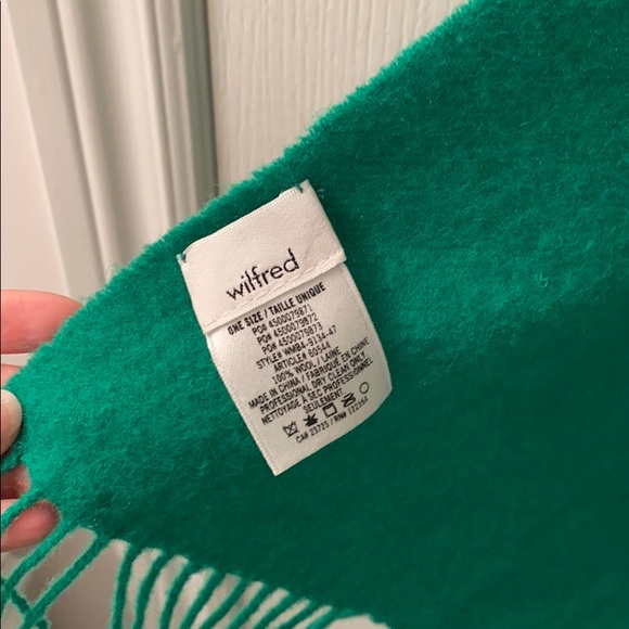 NWOT ARITZIA (WILFRED) Classic Wool Scarf - Picture 4 of 4